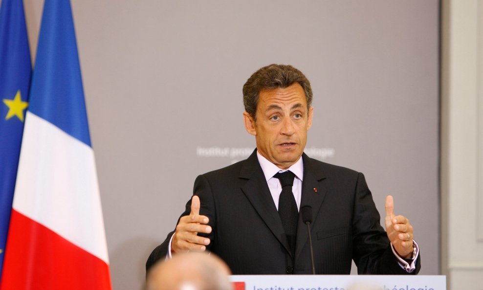 Sarkozy je uhićen u svojem domu i priveden na ispitivanje u Nanterre