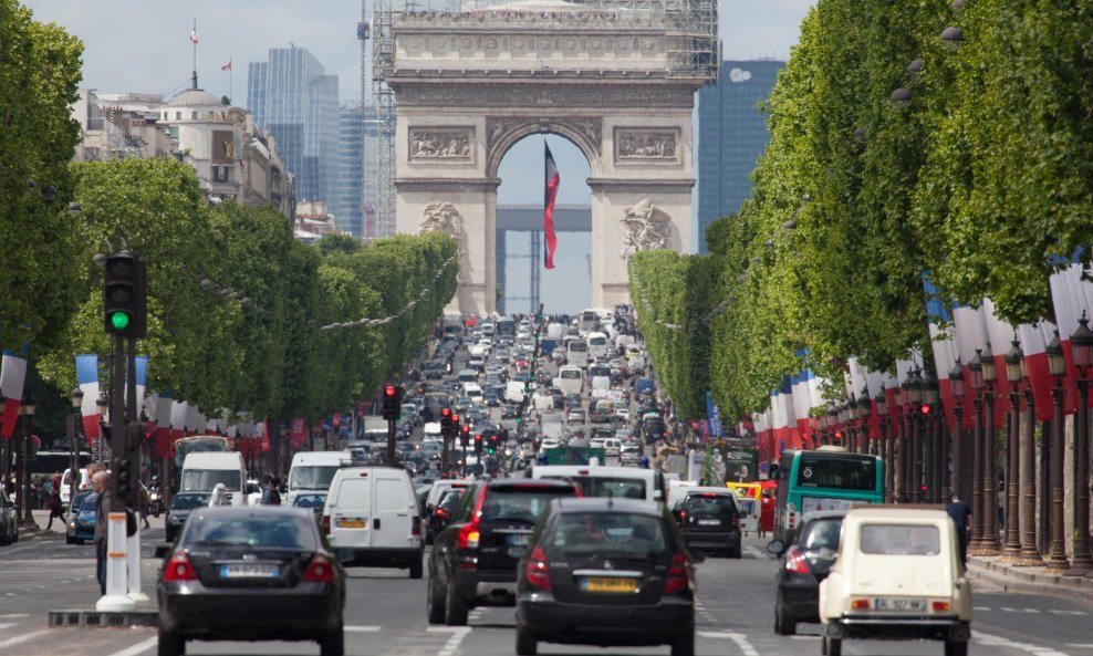 Pariz s predgrađima ima 14 milijuna stanovnika