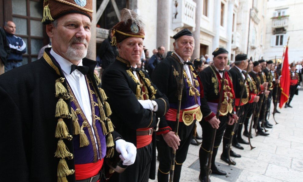 Postrojavanje pripadnika Bokeljske mornarice