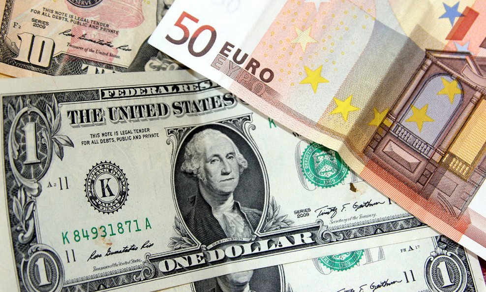 novac euro euri dolari novčanice