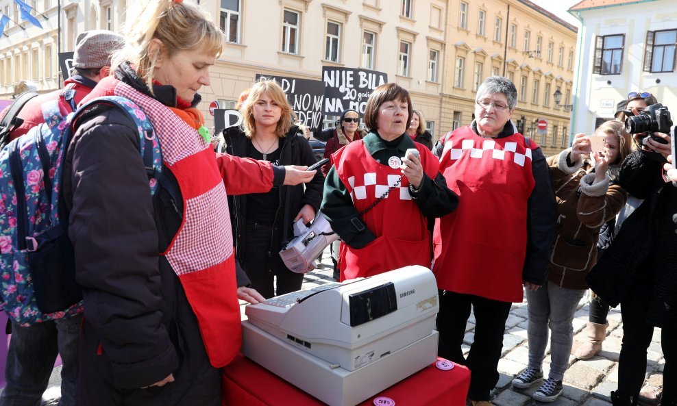 Blagajnica hoće ići na more - prosvjedna akcija na Markovu trgu