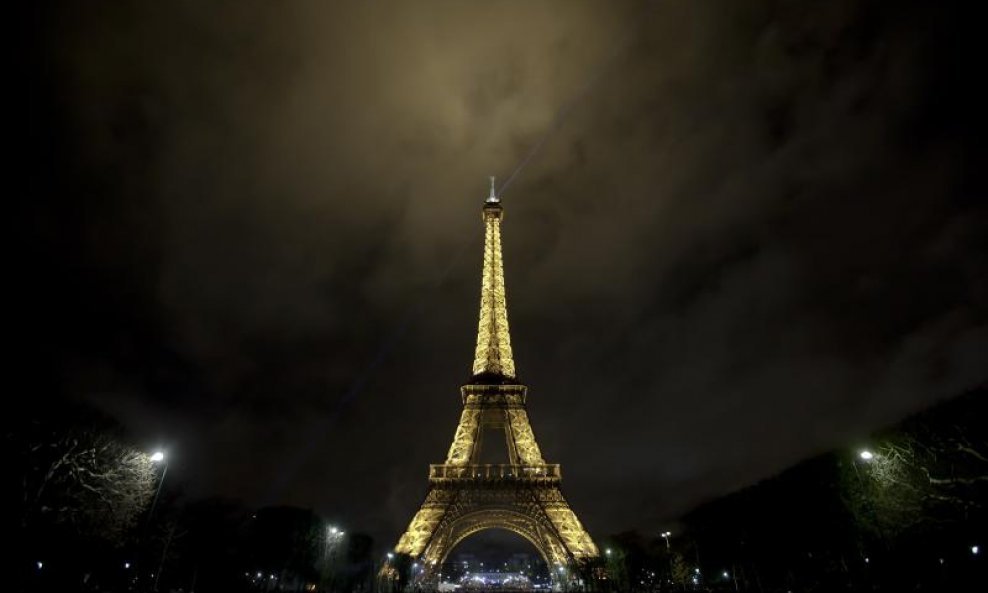 Eiffelov toranj Pariz (1)