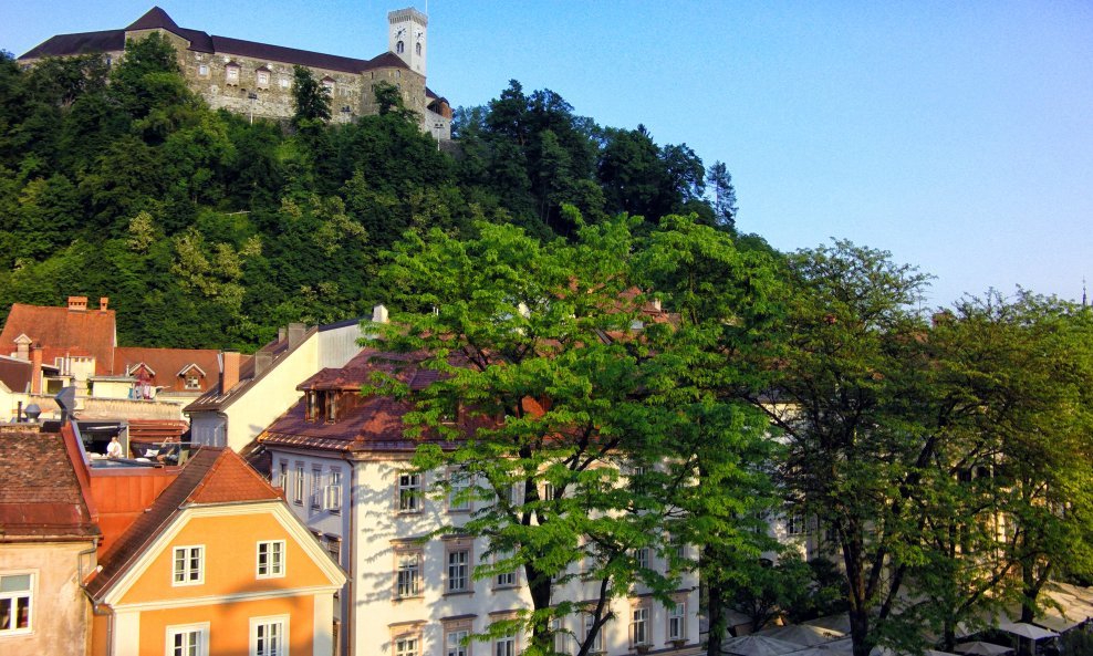 U Sloveniji danas živi oko 35.000 Hrvata