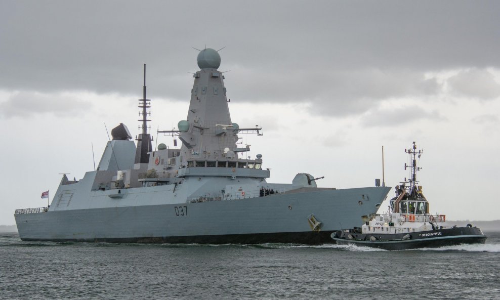 Britanski razarač HMS Duncan
