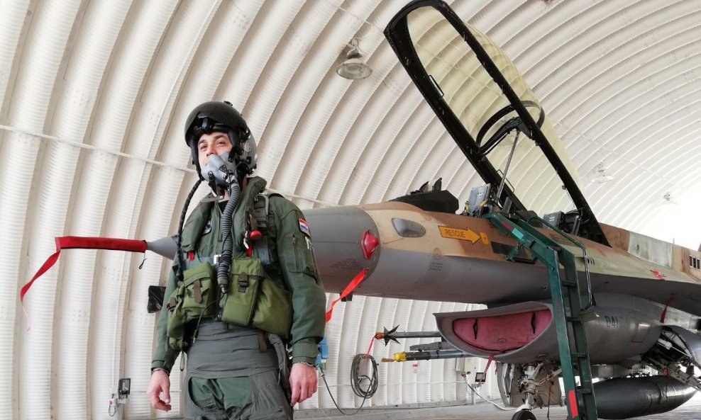 Pukovnik Željko Ninić u Izraelu nakon leta na F-16 Barak