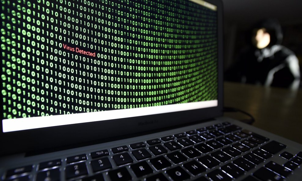 haker računalo laptop računalna sigurnost