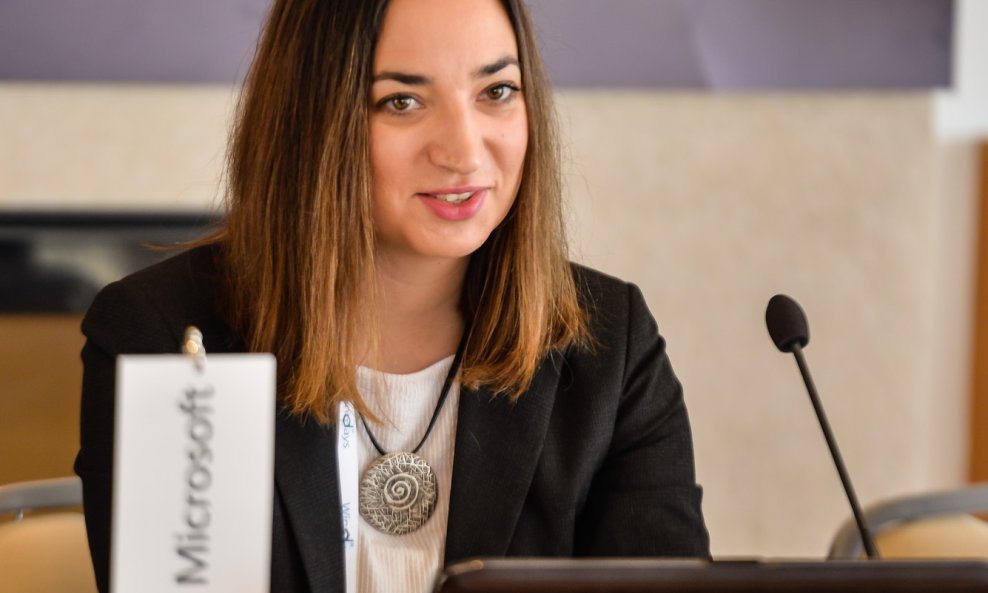 Nina Šindija (Fastlane) kroz razgovor s moderatorima objasnit će zašto su online edukacije dobre i savjetovati nas kako da ih i sami napravimo tako da dobijemo pohvale.