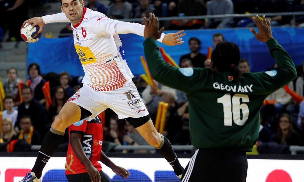 Men's Handball -  Spain v Angola - 2017 Men's World Championship Main Round - Group B - Arenes de Metz, Metz, France - 16/01/17 - Spain's Angel Fernandez in action.  REUTERS/Vincent Kessler