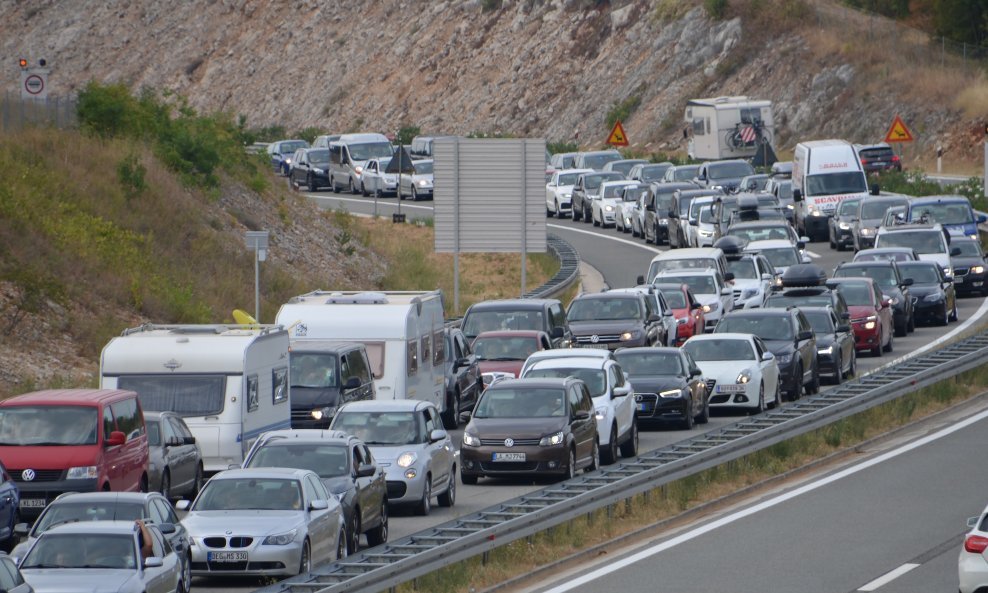 Prometna gužva, Kaštel i Plovanija