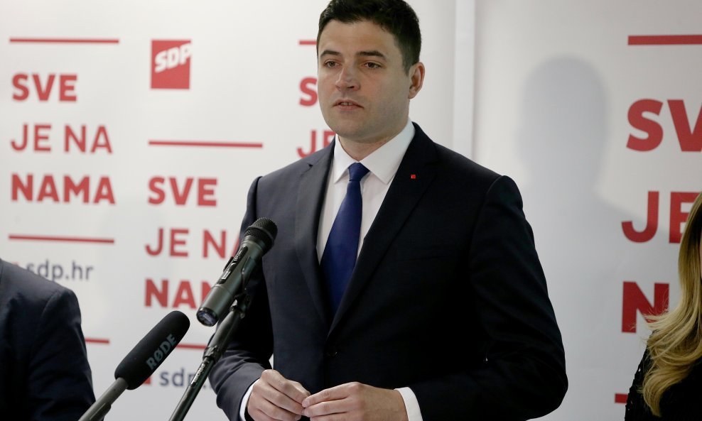 Predsjednik SDP-a Davor Bernardić na konferenciji za medije