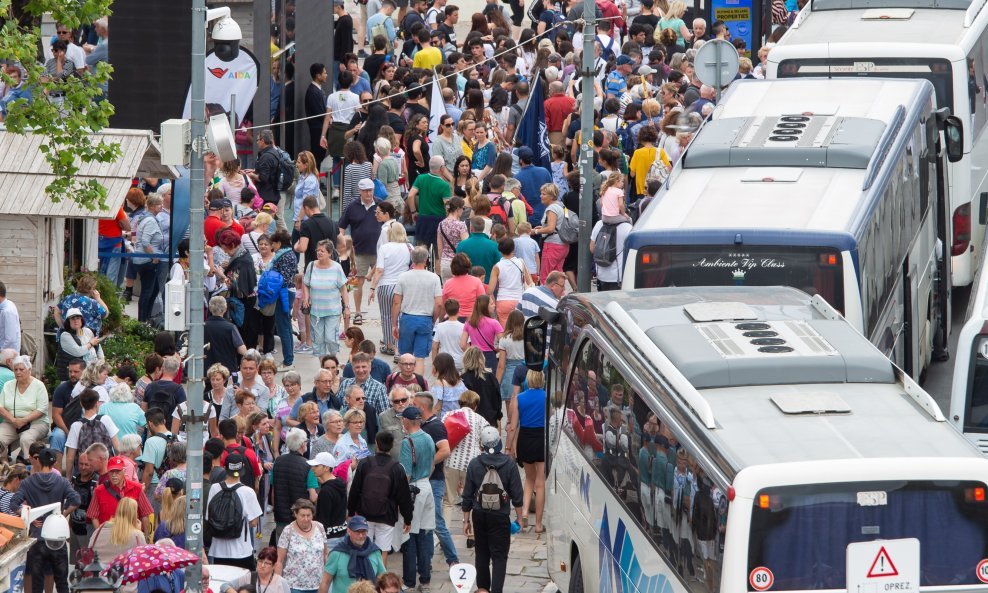 Prometni kaos na dubrovačkim Pilama, autobusi stopirali promet