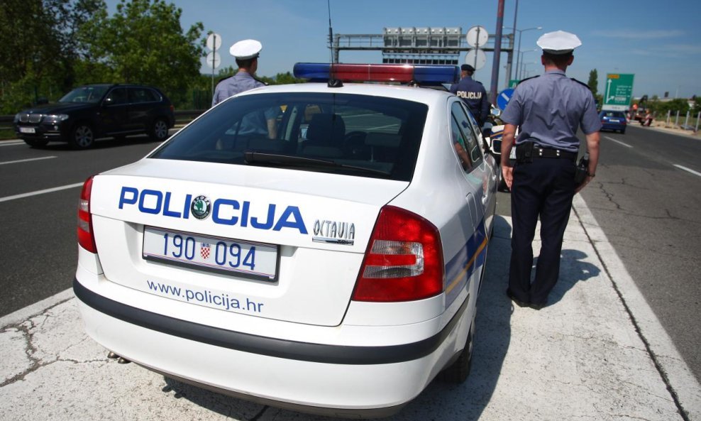 POLICIJA ILUSTRACIJA