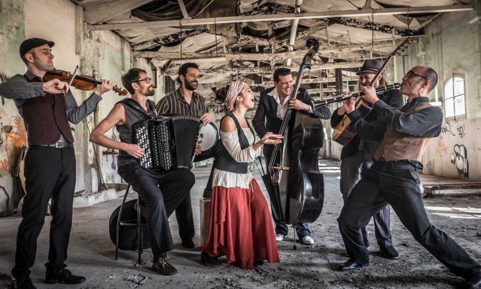 Barcelona Gipsy balKan Orchestra