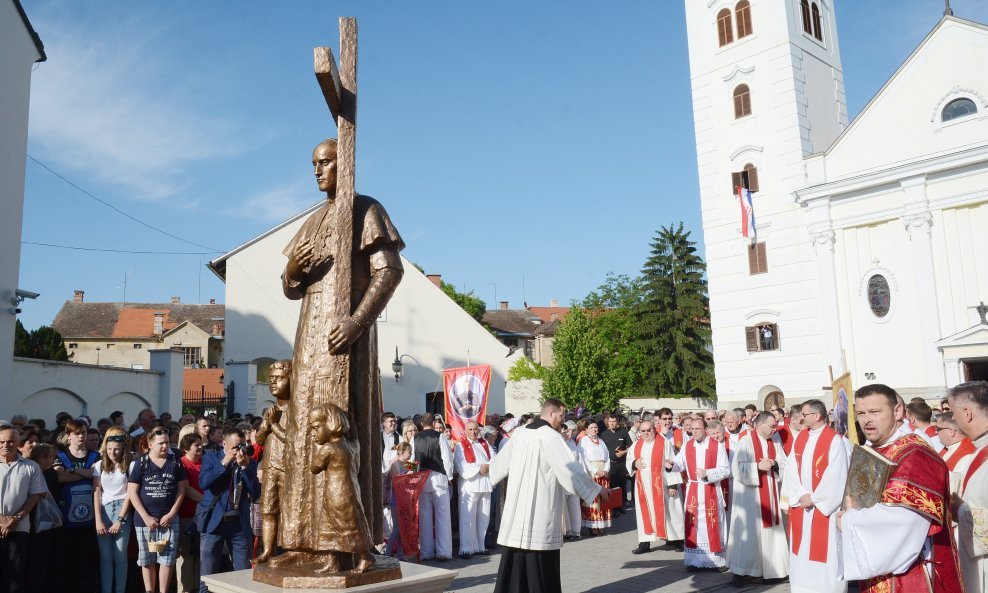 Svečano otkrivanje spomenika Stepincu u Sisku