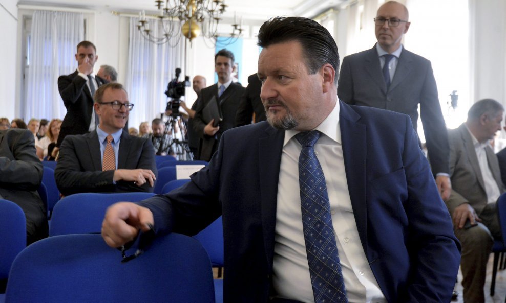Kuščević pozvao da se pričeka odluka Ustavnoga suda o najavljenom referendumu