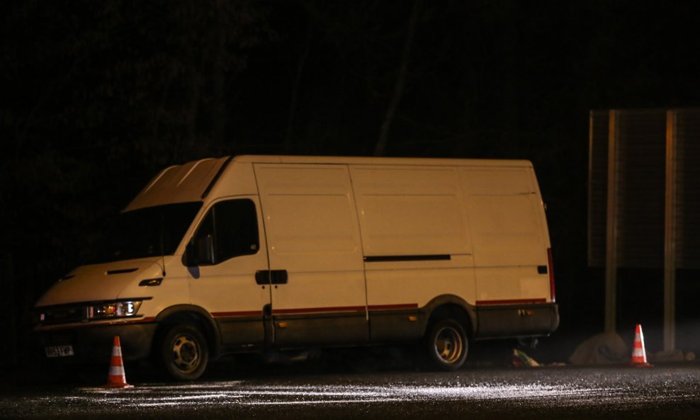 Kombi s migrantima kod Novske 12