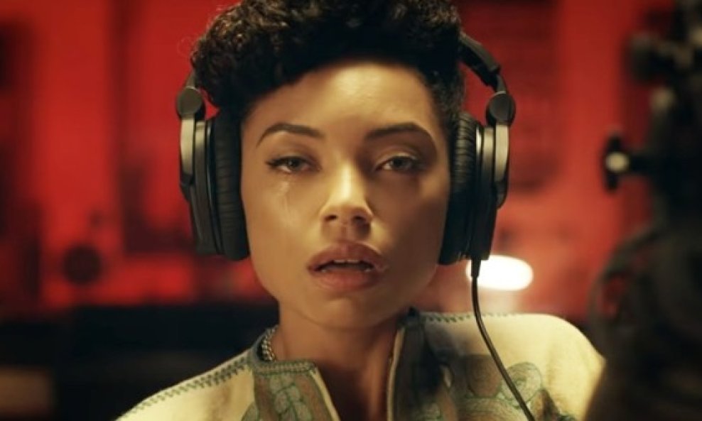Logan Browning kao Samantha-Sam White u seriji 'Dragi bijelci'
