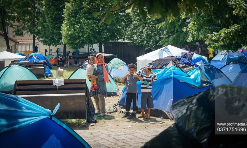 Izbjeglice u sarajevskom šatorskom naselju
