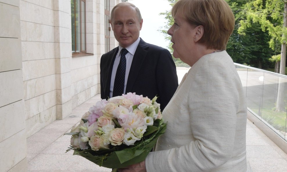 Vladimir Putin i Angela Merkel