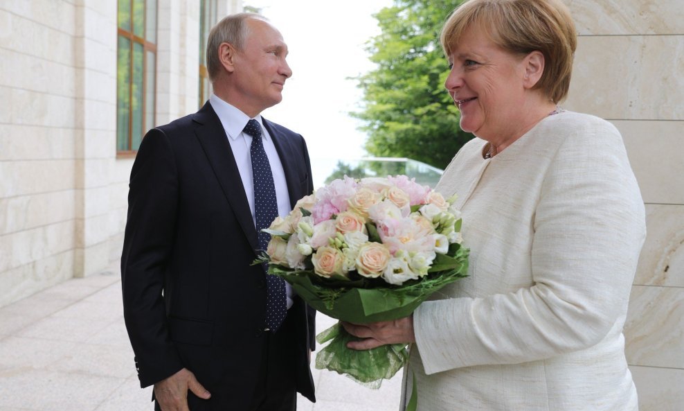 Vladimir Putin i Angela Merkel