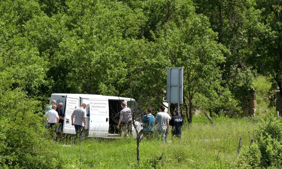 Kombi u kojem su bili migranti