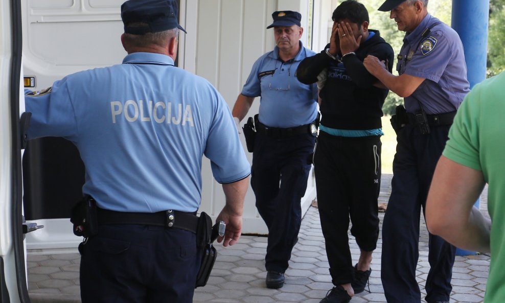 Policajac napadnut na graničnom prijelazu Prilišće