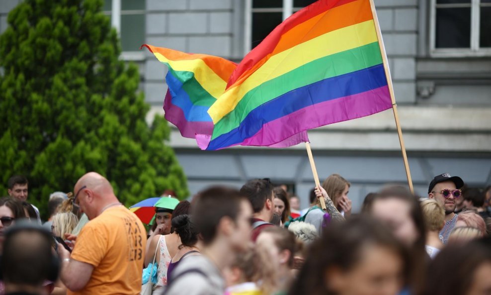 Većina katolika želi da Crkva ublaži stav o homoseksualnosti
