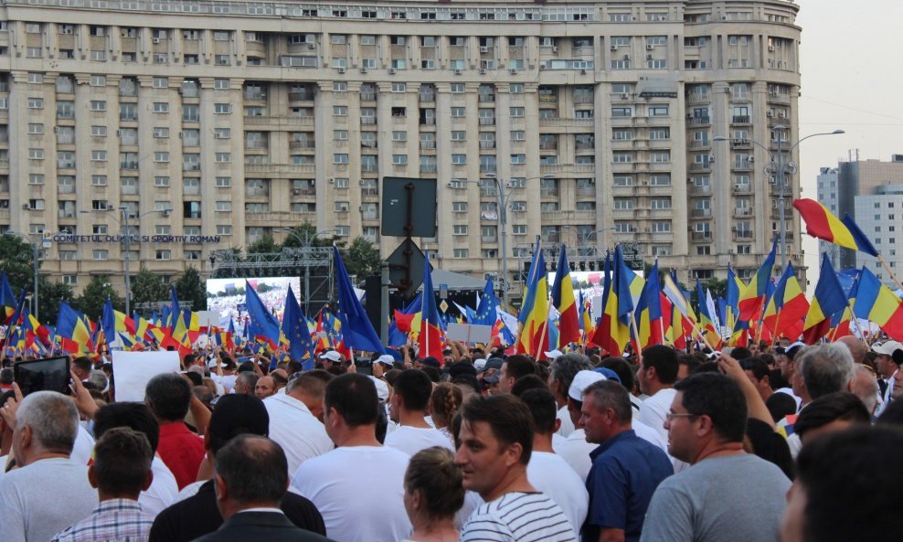 Prosvjednici u Bukureštu ispred vladinih ureda