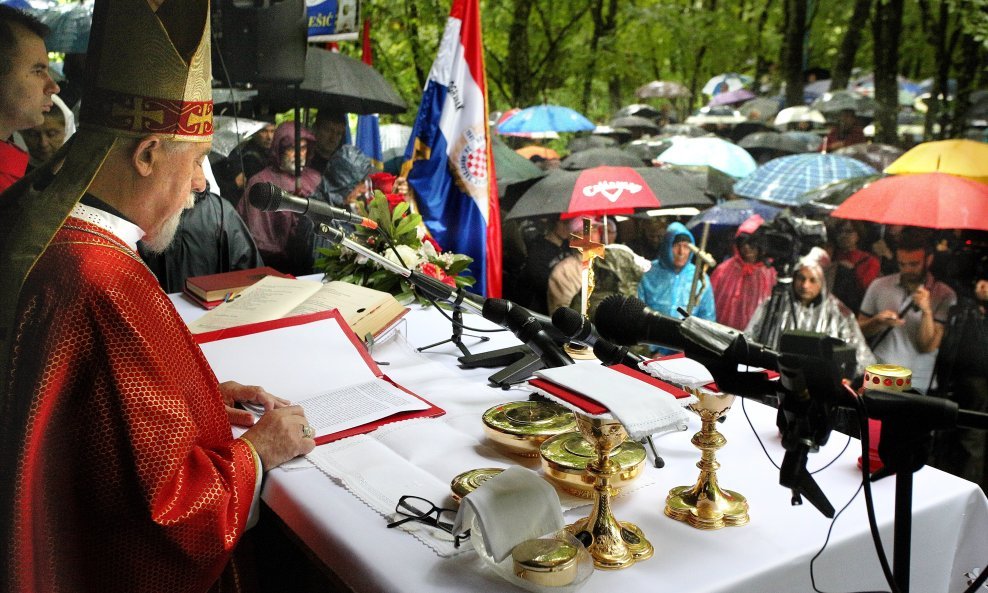 Komemoracija pokraj jame Jazovke za žrtve koje su ubili partizani