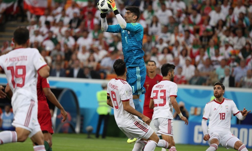 Ruhani: Iranke će moći pratiti nogomet na stadionima