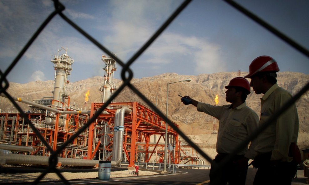 Tvrtke mogu birati između uvoza iranske nafte ili pristupa američkom tržištu