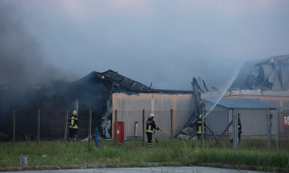 Požar na svinjogojskoj farmi PIK-a Vinkovci stavljen pod nadzor