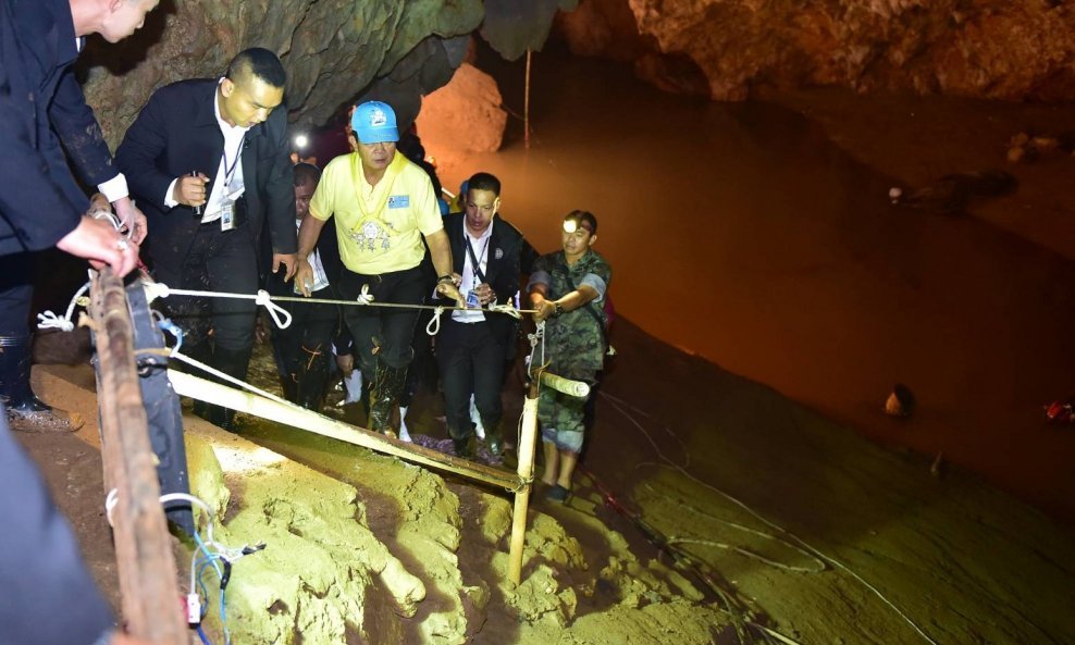Tajlandski premijer posjetio pećinu gdje su nestala djeca