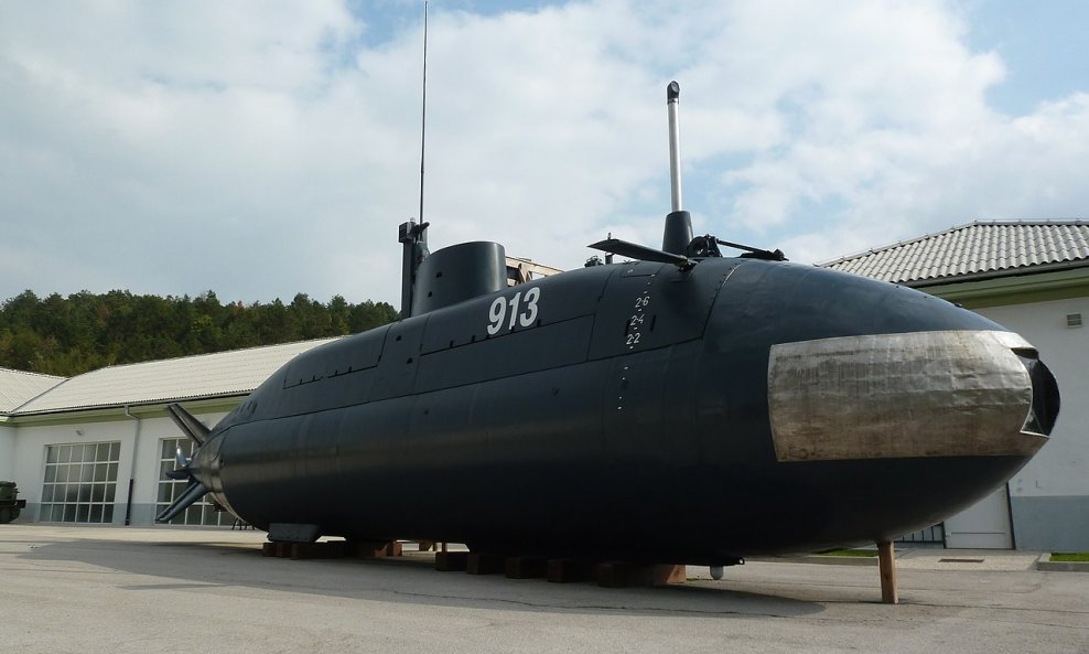 Džepna podmornica P-913 Zeta