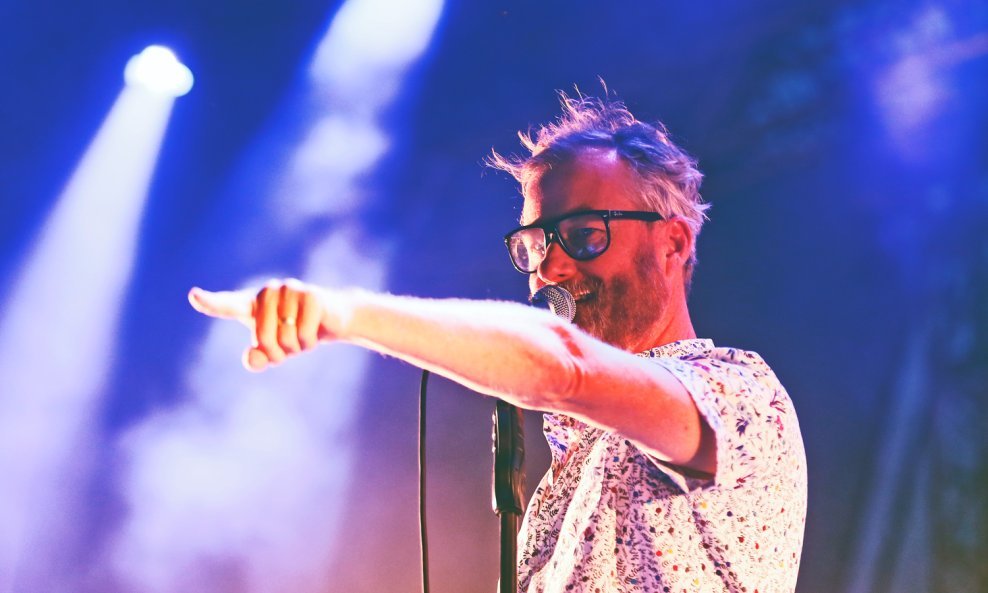 Vidno pomlađeni Matt Berninger uobičajeno je živahno komunicirao sa zagrebačkom publikom