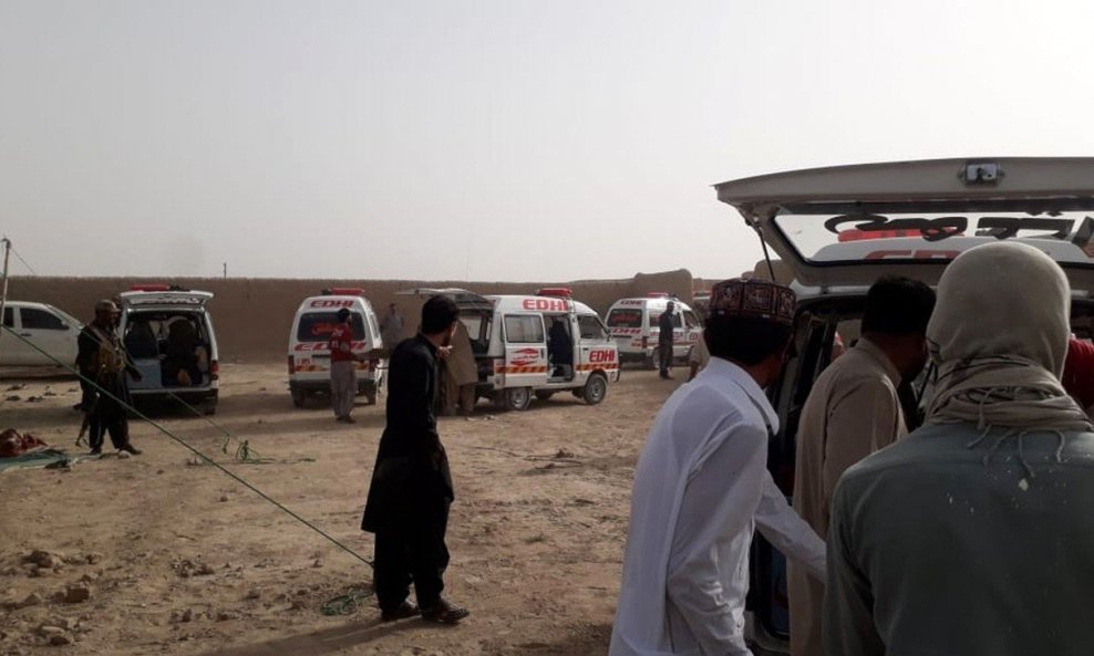 U samoubilačkom napadu u Pakistanu  smrtno je stradalo 128 ljudi