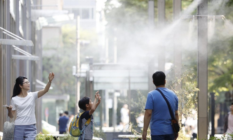 Toplinskom valu u Japanu doskaču na razne načine