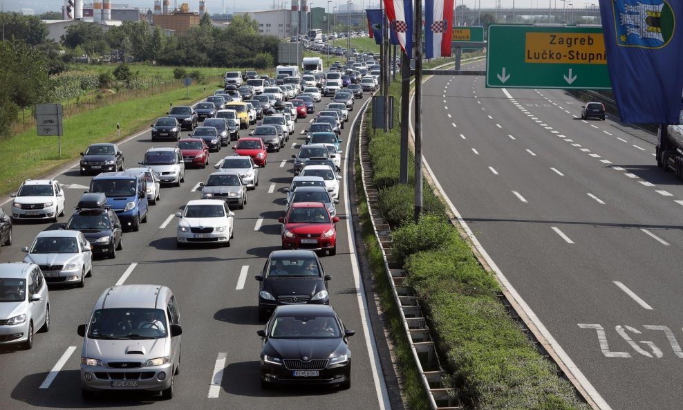 Vozači oprez, srna na autocesti Bregana-Lipovac