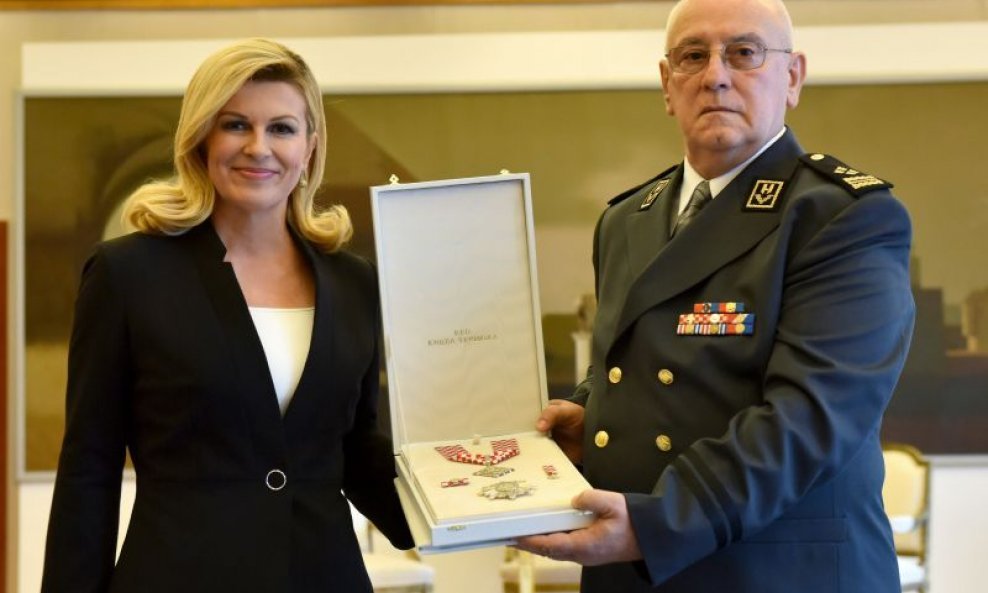 Predsjednica odlikovala generala Antu Rosu