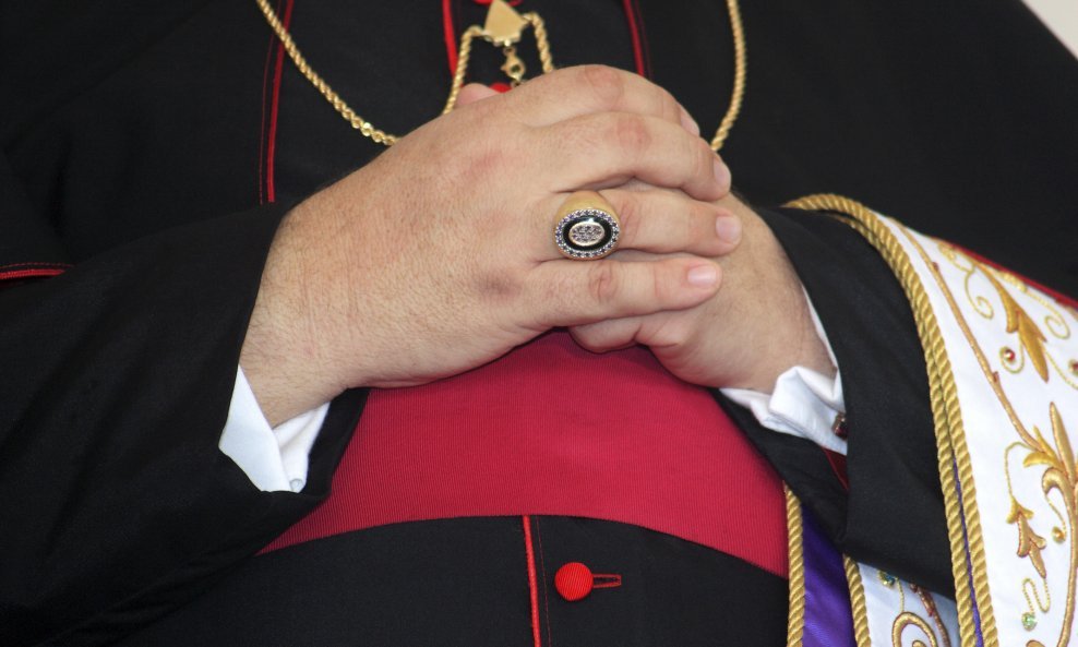 svećenik pedofilija katolik vatikan