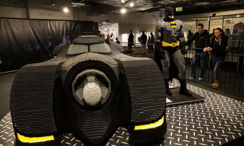 Batman i Batmobil na izložbi u Varšavi u veljači 2018.