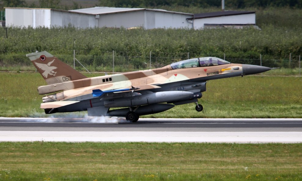 Izraelski F-16 Barak