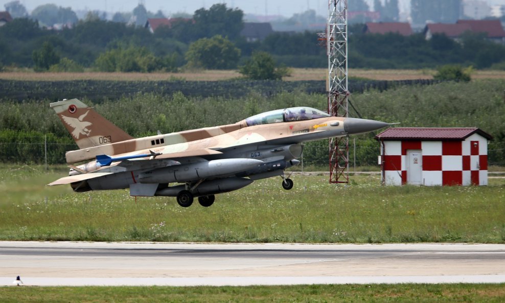 Izraelski F-16 Barak slijeće na Pleso