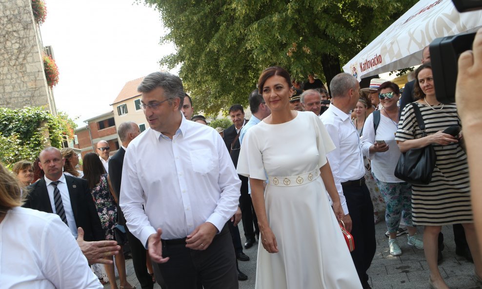 Andrej Plenković i sinjska gradonačelnica Kristina Križanec