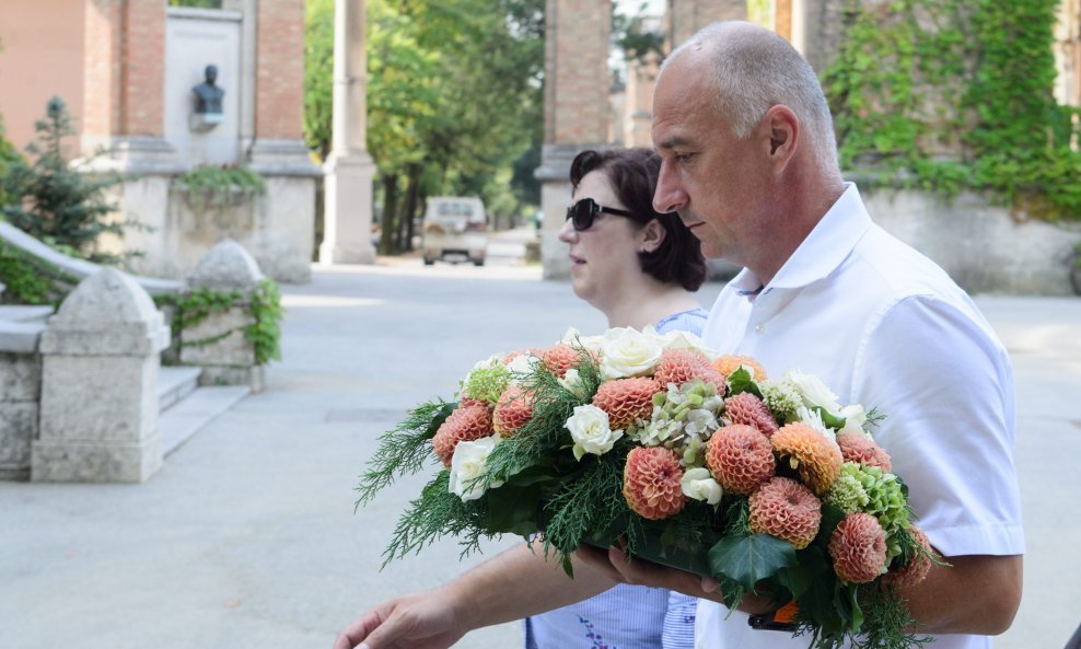 Šef HNS-a Ivan Vrdoljak položio je cvijeće na grob osnivačice HNS-a Savke Dabčević Kučar