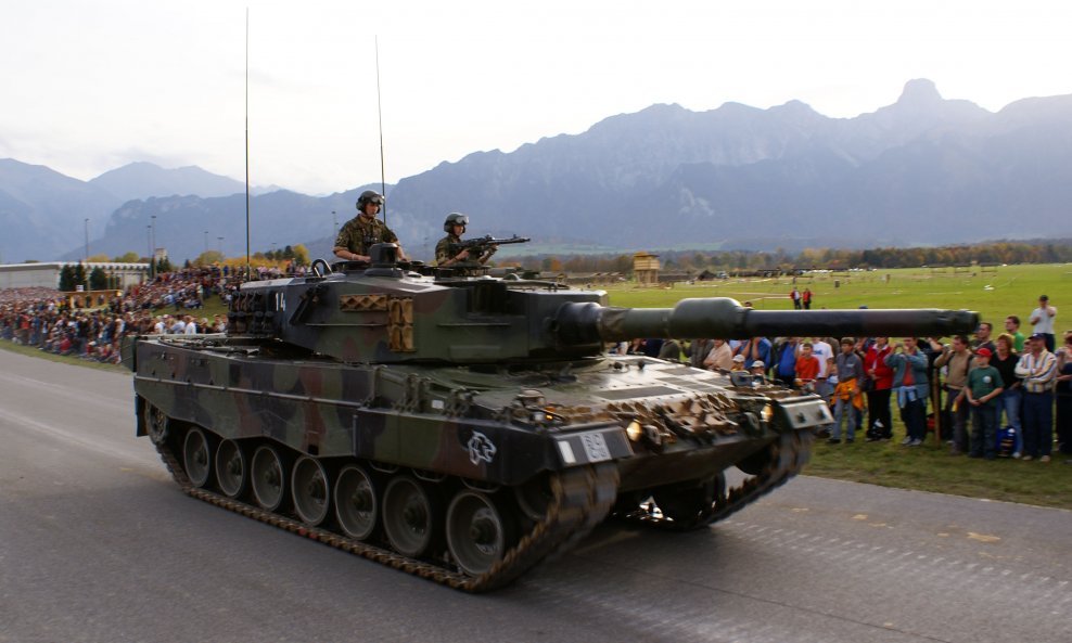 Švicarski tenk Pz 87 (Leopard 2)