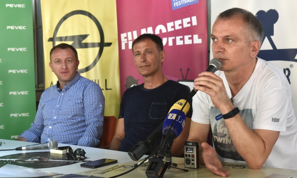Direktor festivala Igor Rakonić (u sredini), umjetnički direktor festivala Dean Sinovčić (desno) te Krešimir Bubalo iz Peveca