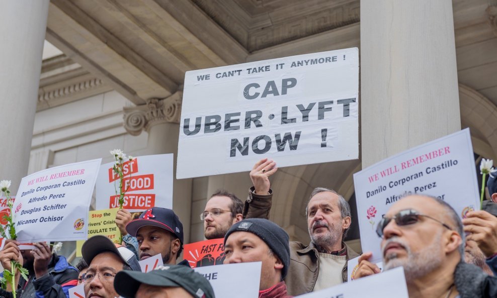 Prosvjed njujorških taksista protiv prijevoznika poput Ubera i Lyfta