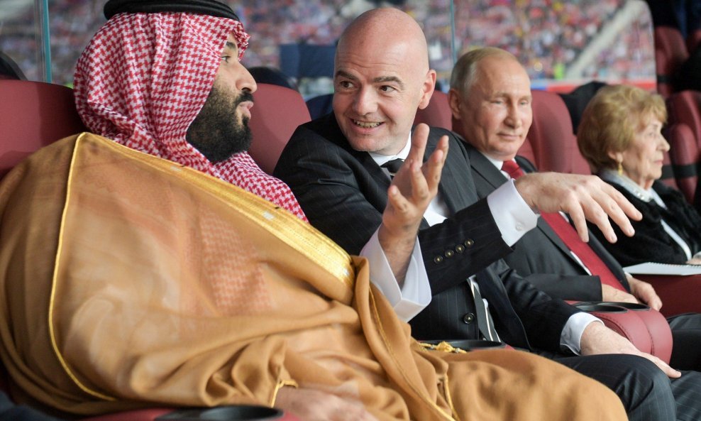 Princ Mohammed bin Salman u društvu Giannija Infantina i Vladimira Putina na otvaranju Svjetskog prvenstva u nogometu