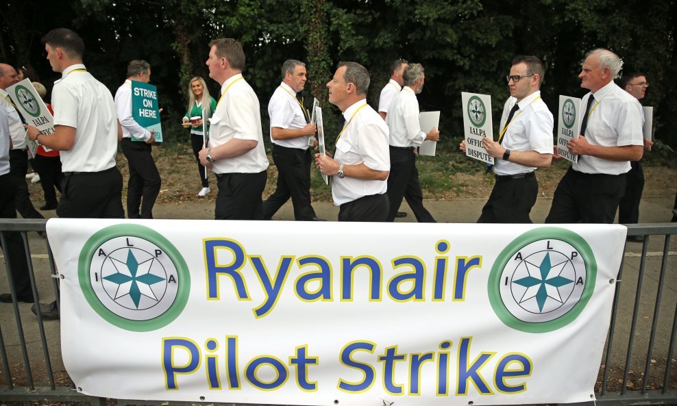 Štrajk i prosvjed pilota Ryanair ispred zračne luke u Dublinu